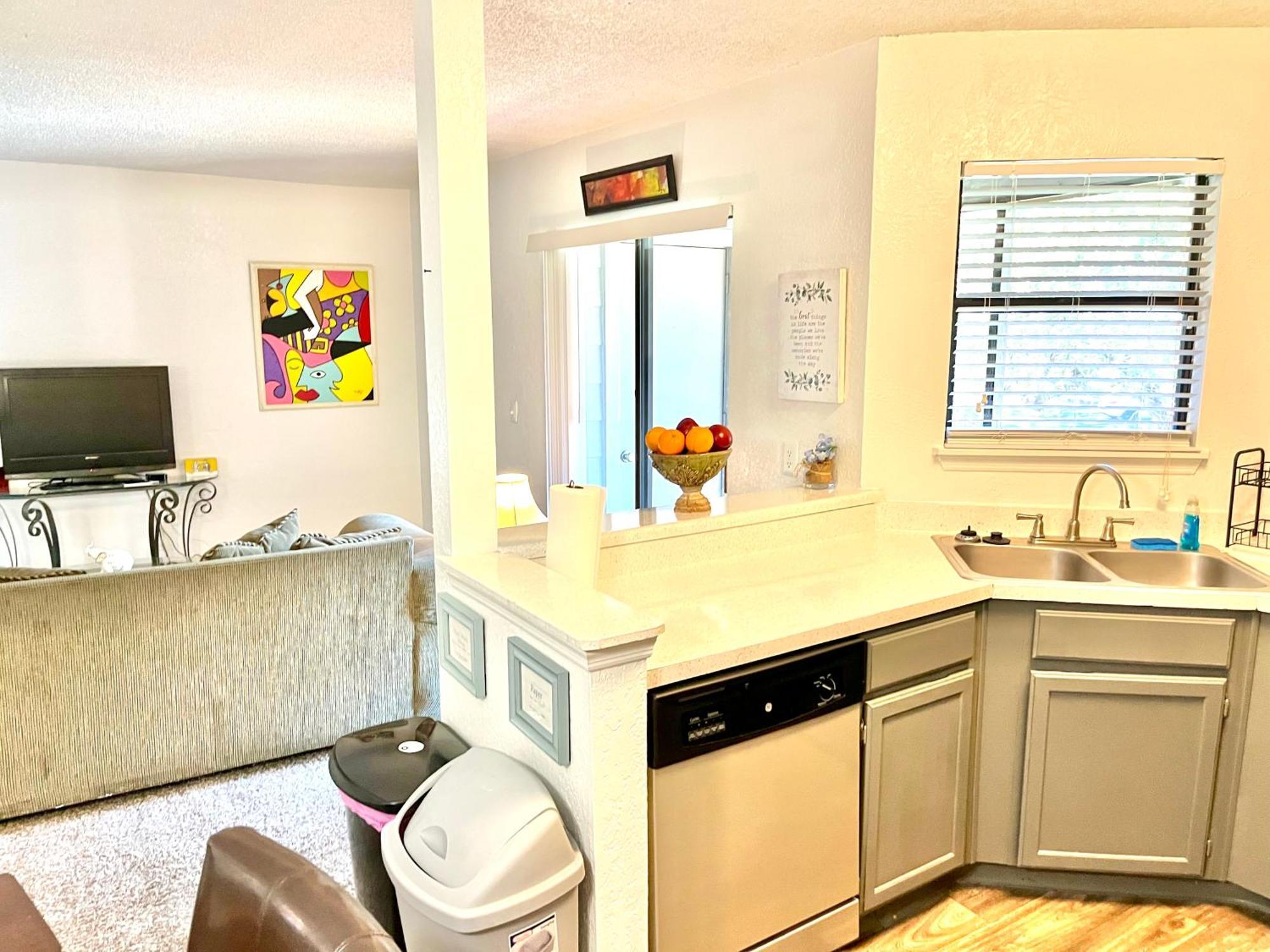 פורט אורנג' Daytona 2 Bed Apartment 10 Minutes To Beach With Balcony מראה חיצוני תמונה